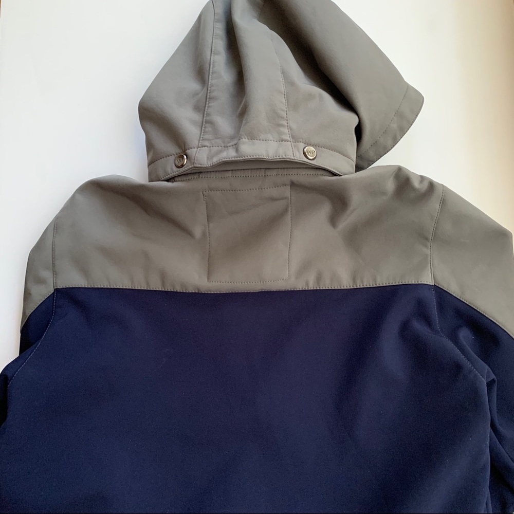 Weatherproof jacket - Picture 8 of 8